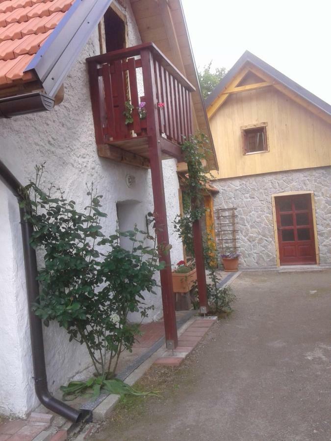 Hotel Latin Plaški Exterior foto
